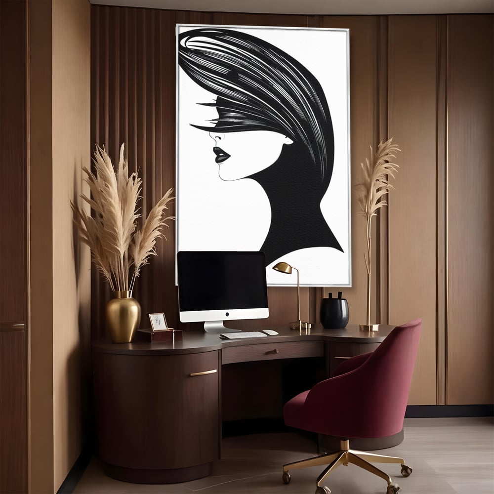 Tablou canvas cu ilustratie cu profil de femeie in alb si negru, in rama de aluminiu argintiu, pe perete intr-un birou